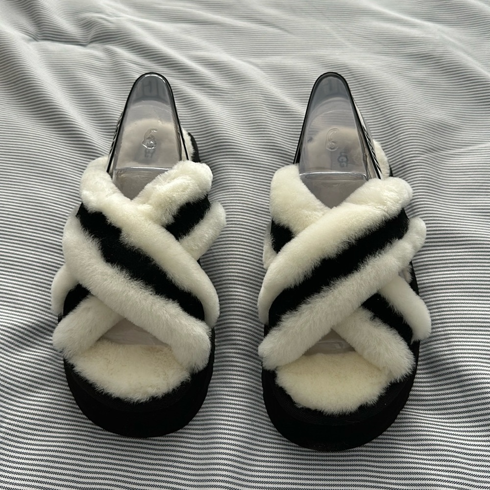 Authentic UGG Womens Disco Cross Slide.